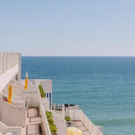 Monicca Collection Suites&residences 4*