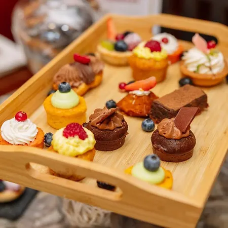 Monicca Collection Suites&residences 4*