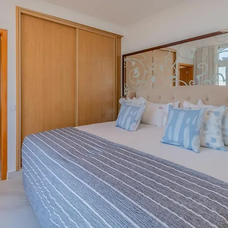 Monicca Collection Suites&residences Apartahotel 4*