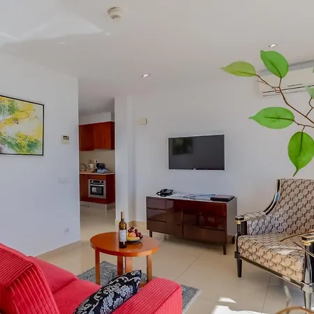 Ξενοδοχείο με διαμερίσματα Monicca Collection And Residences 4*