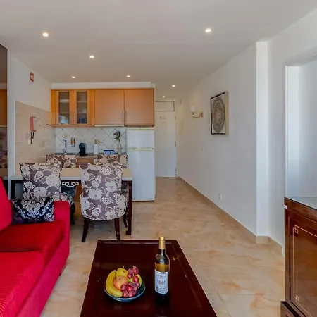 Ξενοδοχείο με διαμερίσματα Monicca Collection And Residences 4*