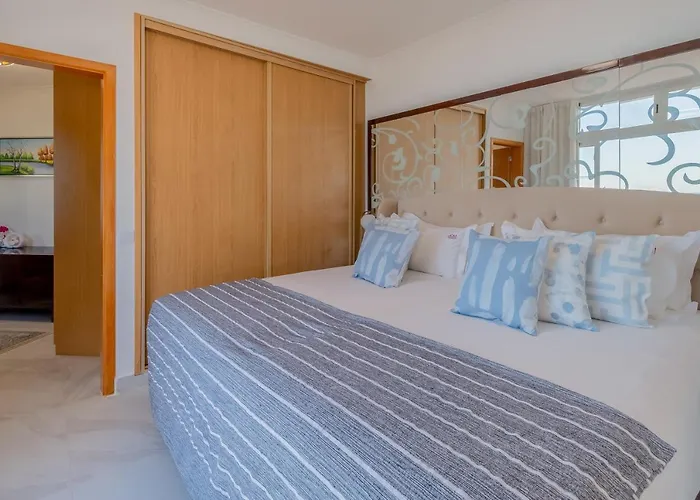 Monicca Collection And Residences Apartmanhotel 4*